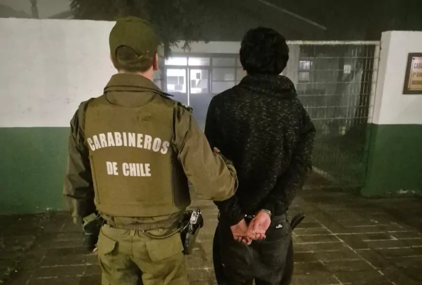 Carabineros de Mariquina detiene a sujeto por robo a kiosco de comida rápida y recupera especies sustraídas
