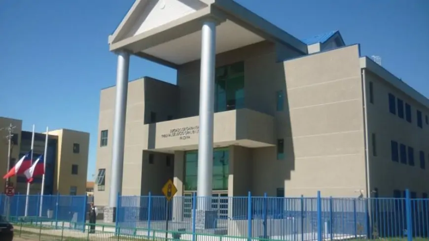 Tribunal condena a sargento de la Armada por violación a funcionaria tras rito de promoción en Valdivia