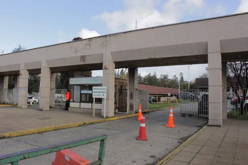 Joven de 19 años es trasladado al Hospital Base de Valdivia tras recibir impacto de bala en una pierna