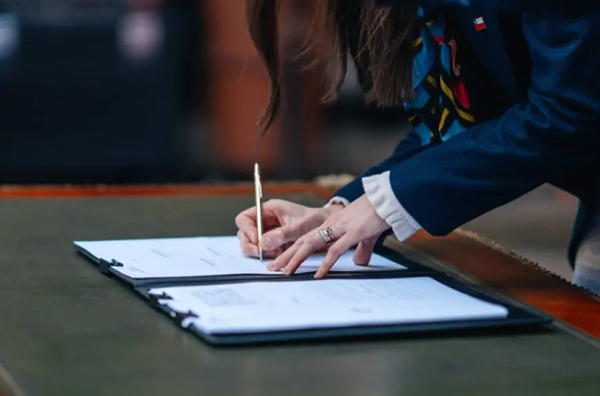 Presidente Kast firma indicaciones para Sala Cuna Universal: creación de Fondo Regional para ampliar acceso de mujeres al trabajo