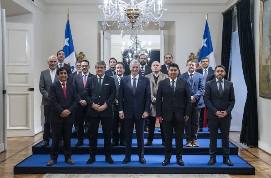 Presidente Kast encabezó reunión con gobernadores regionales en La Moneda para coordinar prioridades territoriales