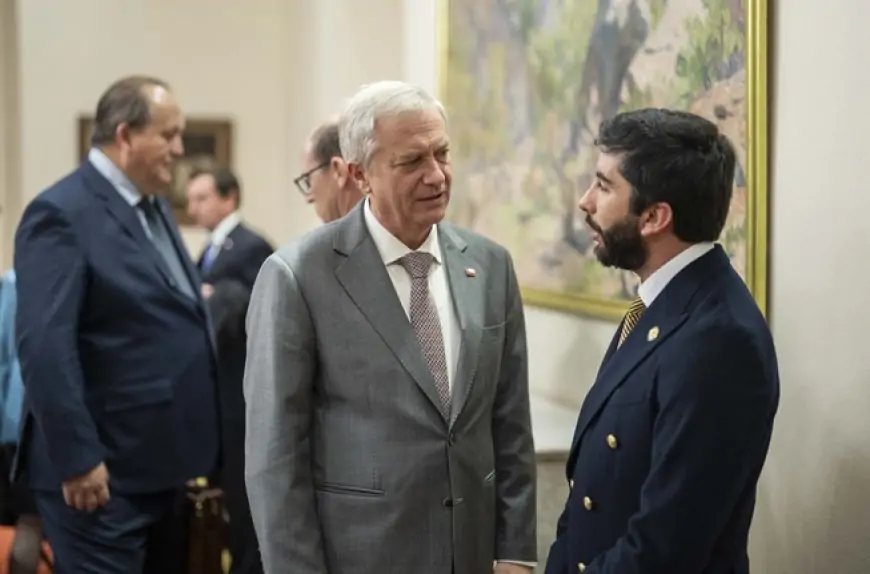 44% aprueba gestión de Kast a 100 días de mandato y 53% desaprueba: supera a Boric pero queda bajo Piñera y Bachelet, según Cadem