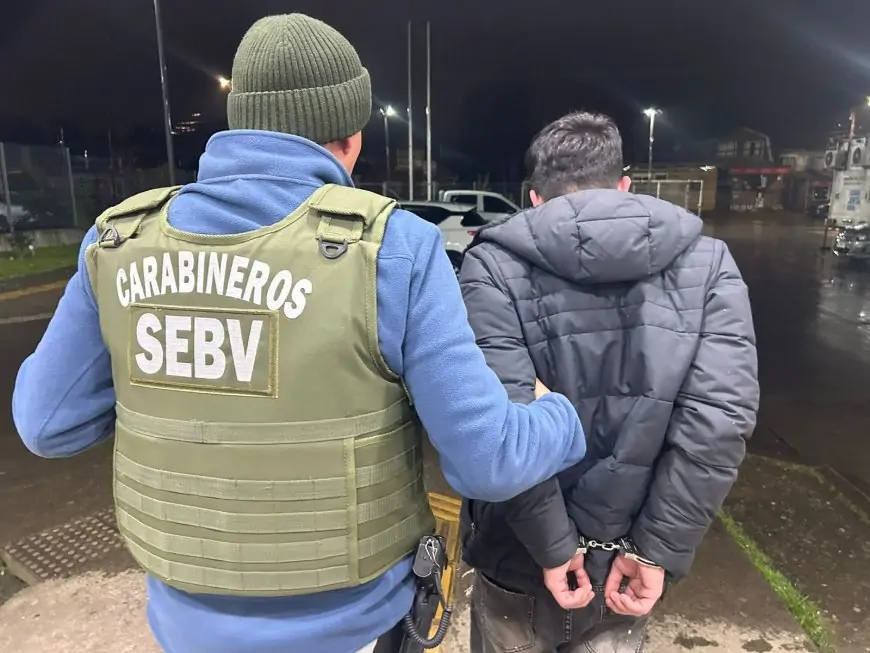 Menor de edad es detenido en Valdivia por porte de pistola 9 mm y 4,5 gramos de cannabis en Las Ánimas