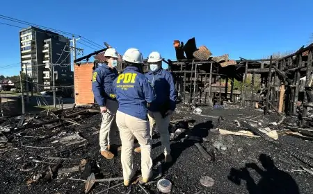 PDI investiga incendio que destruyó pabellón del Regimiento Arauco de Osorno: peritos analizan origen y causa del fuego