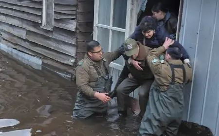 Carabineros evacúa a familias y auxilia a vecinos afectados por inundaciones en La Unión