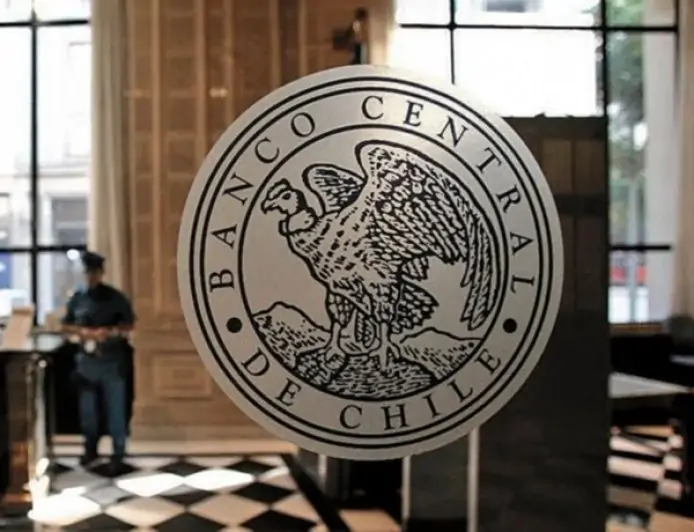 Imacec de mayo cae 0,9% anual por menor producción minera: actividad económica registra contracción de 0,2% respecto a abril