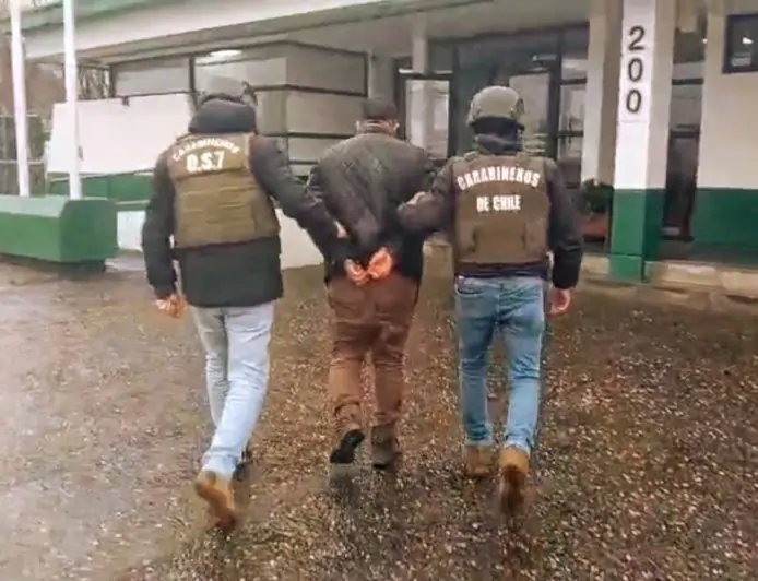 Carabineros del OS7 detiene en Mariquina a sujeto con orden vigente para cumplir condena por tráfico de drogas