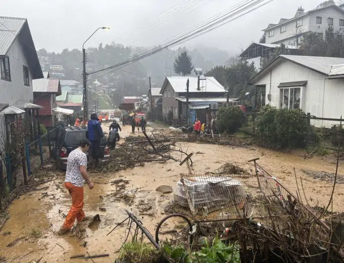Alcalde de Corral reporta 32 eventos por sistema frontal: remociones en masa e inundaciones afectan la comuna