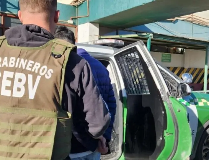 Juzgado decreta internación provisoria para dos adolescentes de 16 años por robo violento de vehículos en Valdivia