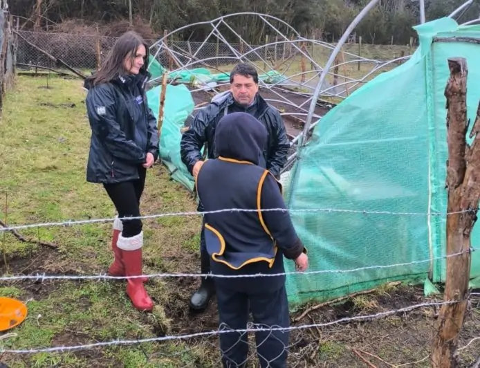 Agricultores afectados por sistema frontal en Los Ríos ascienden a 160: seremi de Agricultura y directora de INDAP recorren zonas de la provincia del Ranco