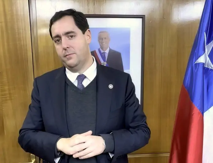Diputado Kunstmann gestiona recursos extraordinarios para pequeños comercios de Corral afectados por el sistema frontal