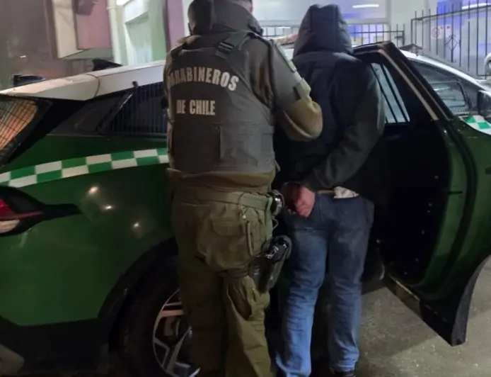 Conductor ebrio detenido en Mariquina por circular en contra el tránsito arrojó prueba de alcohol  2,45 g/l y no portaba licencia