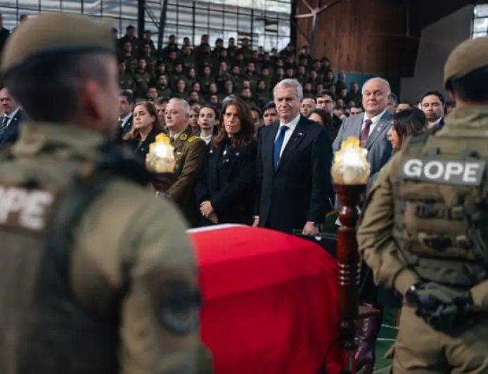 Presidente Kast asiste a servicio religioso del cabo Cosme en Temuco y destaca su trayectoria de 13 años en el GOPE