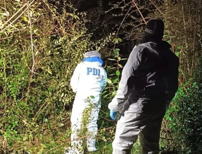 Detectives investigan homicidio de mujer de 20 años en Isla Huar