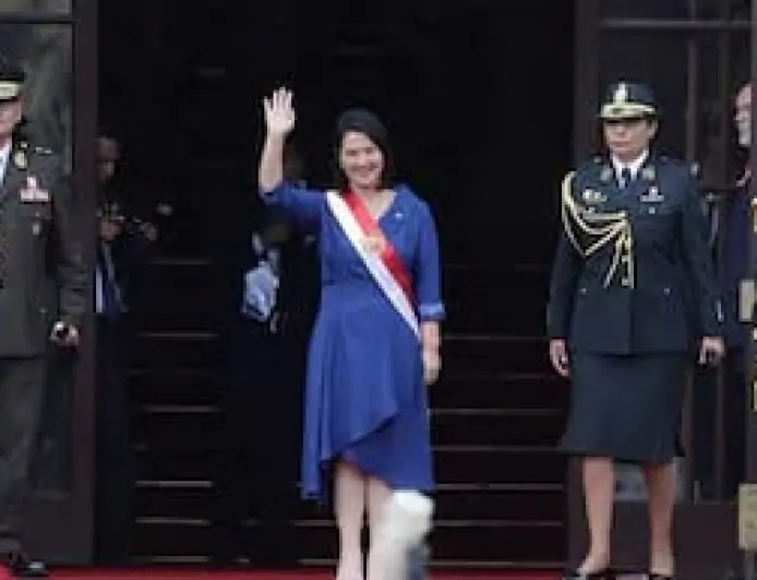 Keiko Fujimori asume Presidencia de Perú: "El reloj ha comenzado a correr"