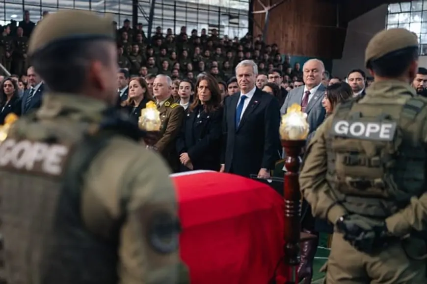Presidente Kast asiste a servicio religioso del cabo Cosme en Temuco y destaca su trayectoria de 13 años en el GOPE