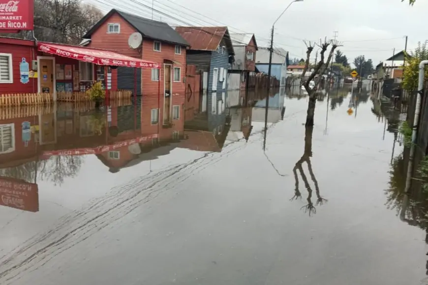 Sistema frontal deja 251 damnificados y 317 aislados en zonas centro-sur del país