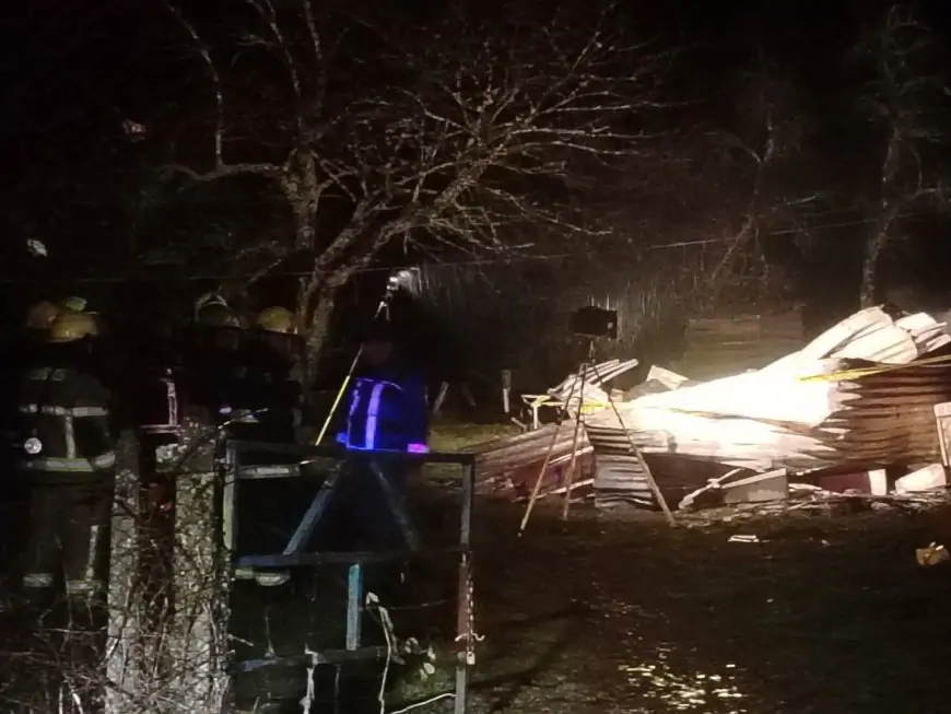 PDI investiga incendio con tres fallecidos en vivienda de Futahuente, Río Bueno: peritos analizan origen del fuego