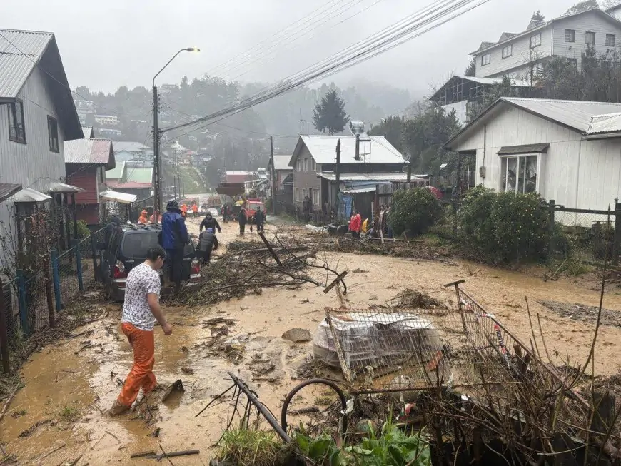 Alcalde de Corral reporta 32 eventos por sistema frontal: remociones en masa e inundaciones afectan la comuna