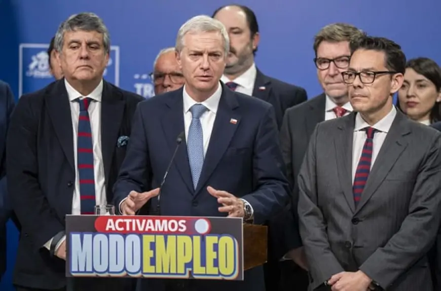 Desaprobación a Kast alcanza 58% y evaluación negativa de economía personal y familiar sube a 56%, su nivel más alto desde 2014