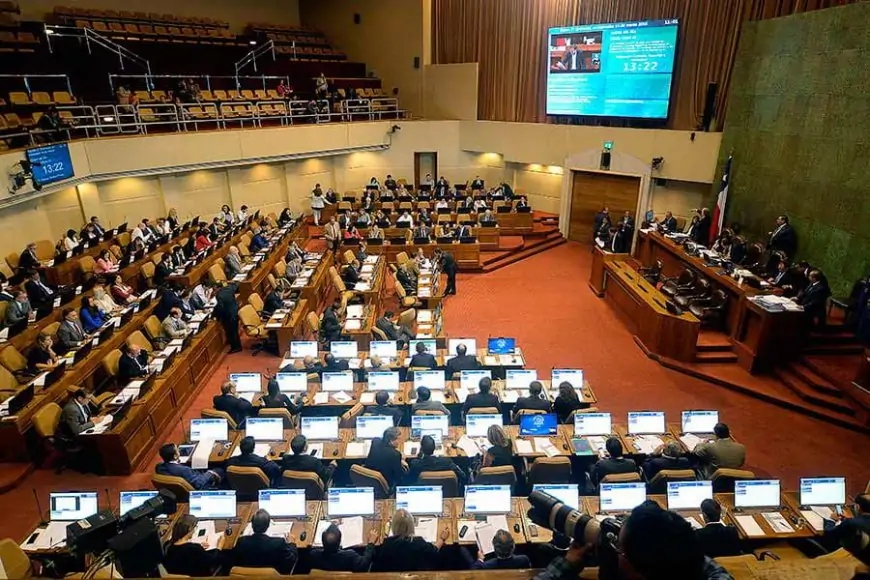 Proyecto de Reconstrucción Nacional es aprobado en el Senado y vuelve a la Cámara en tercer trámite tras 12 horas de votación