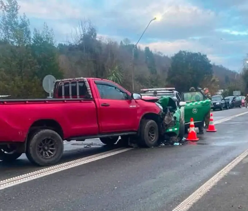 Tres carabineros lesionados en violenta colisión frontal en Ruta T-204 en la comuna de Los Lagos