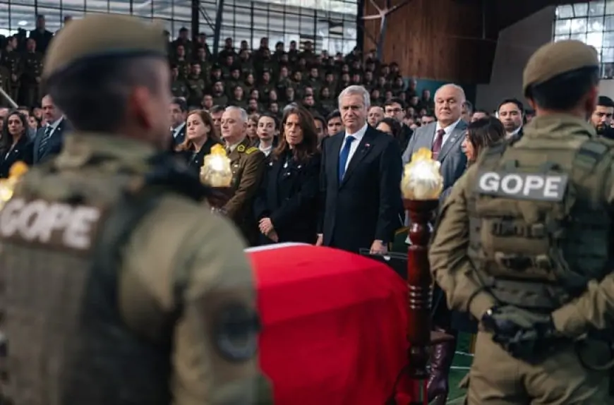 Presidente Kast asiste a servicio religioso del cabo Cosme en Temuco y destaca su trayectoria de 13 años en el GOPE