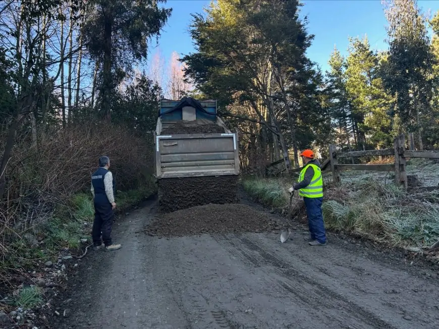 Municipio de Futrono despliega equipos de caminos en diferentes sectores para mejorar la conectividad rural