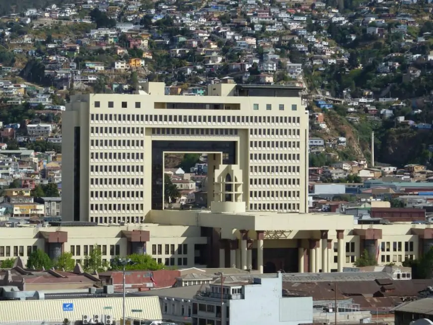 Unico artículo pendiente de la Ley de Reconstrucción pasa a  comisión mixta que debe ser elegida