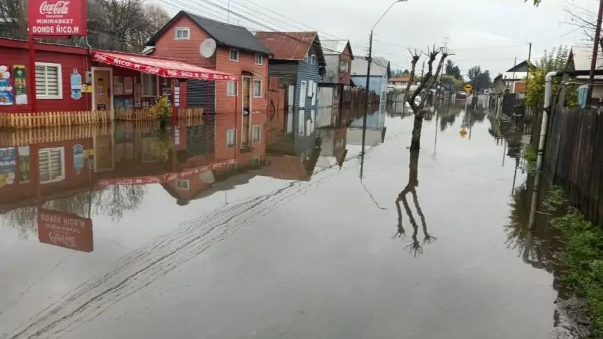 Sistema frontal deja 251 damnificados y 317 aislados en zonas centro-sur del país