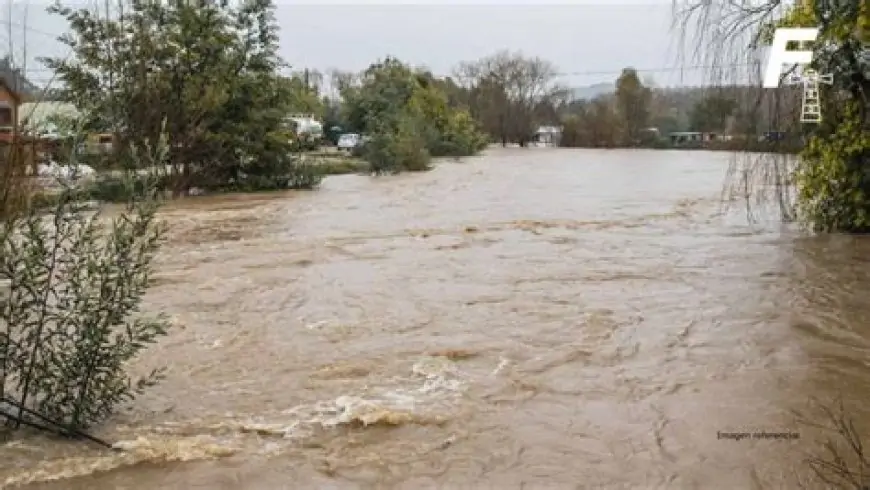 Senapred declara Alerta Roja para Valdivia y Los Lagos por desborde de ríos