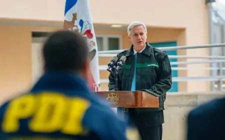 Presidente Kast visita Talca en medio de traslado de reos a cárcel de alta seguridad y se reúne con vecinos