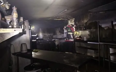 Incendio en resto-bar Garden de Puerto Montt moviliza a 80 bomberos y daña locales comerciales