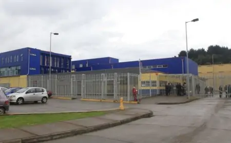 Gendarmería incauta teléfonos y armas en megaregistro en penal de Valdivia