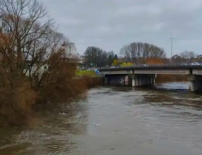 Autoridades activan mensaje SAE en Osorno por aumento del caudal del río Rahue