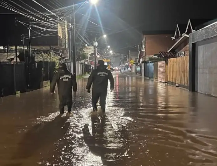Sistema frontal deja dos fallecidos y más de 2.000 aislados en Chile