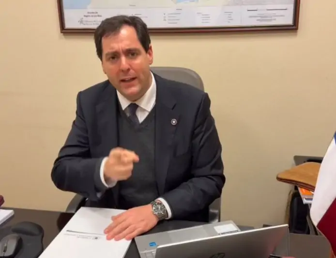 Diputado Kunstmann pide renuncia de director de SLEP Valdivia por más de 35 oficios sin respuesta