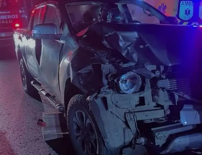 Bomberos de Crucero atiende accidente vehicular con lesionado tras atropello de vacuno