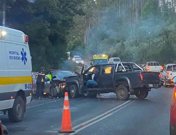Cinco lesionados tras colisión en Ruta T-206 entre Paillaco y Valdivia