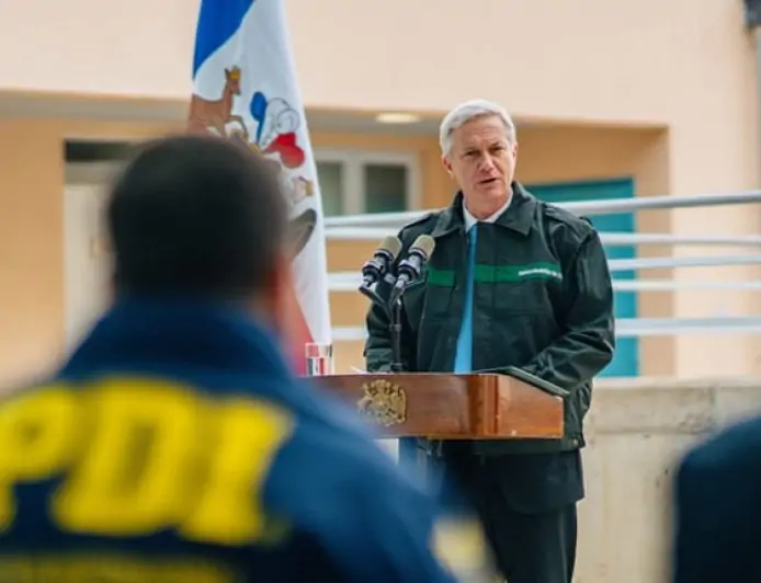 Presidente Kast visita Talca en medio de traslado de reos a cárcel de alta seguridad y se reúne con vecinos