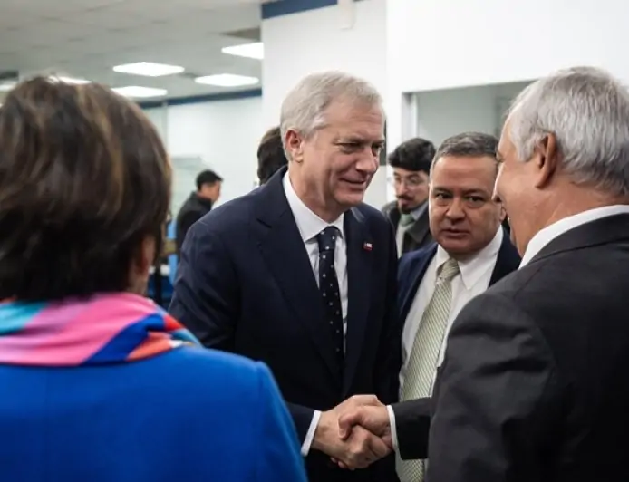 Cadem: aprobación de Kast sube al 41%  superando en un 2%  último resultado
