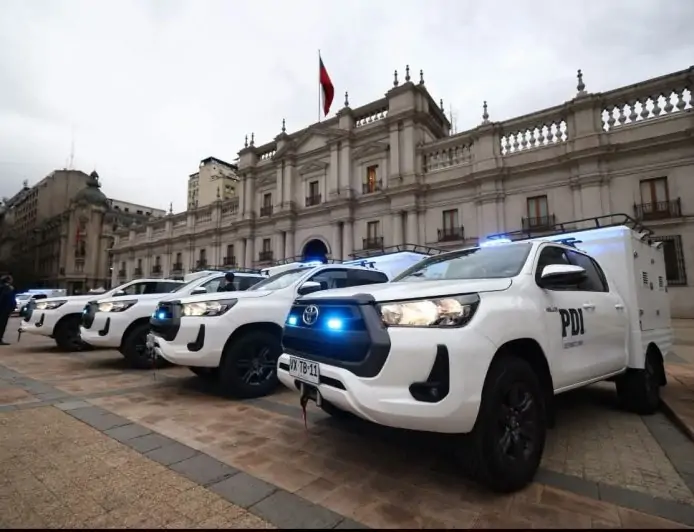 Presidente Kast encabeza en La Moneda entrega de 26 vehículos a la PDI y advierte que "Sin respaldo político, no sirven"