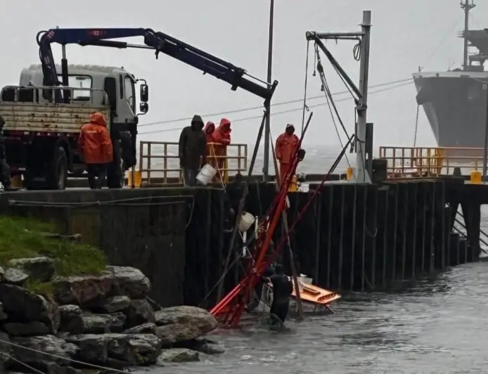 Embarcación se hunde en Caleta de Amargos, Corral, por fuerte temporal