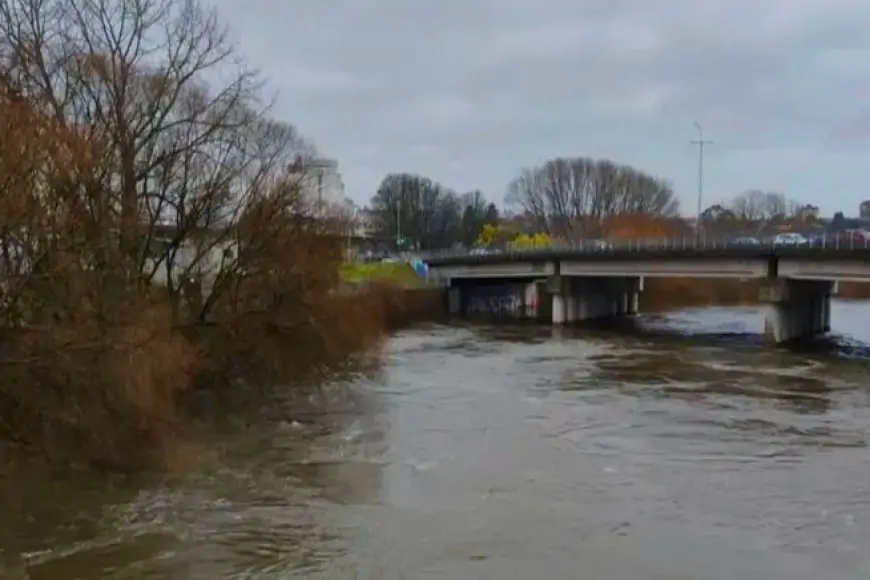 Autoridades activan mensaje SAE en Osorno por aumento del caudal del río Rahue