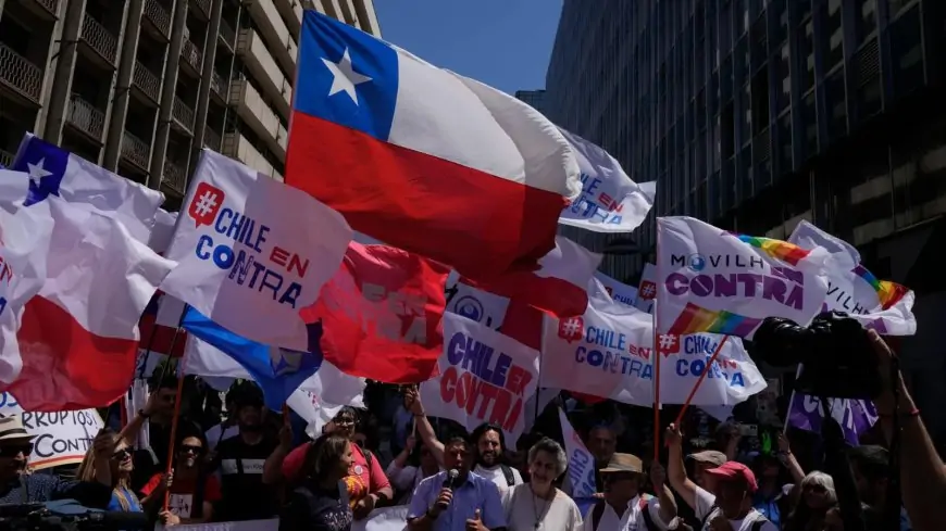 Cadem: 76% cree que la sociedad chilena está dividida y la política es la principal causa