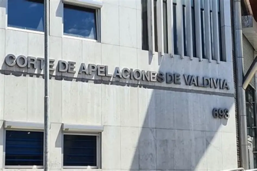 Corte de Valdivia confirma destitución de enfermera que viajó al extranjero con licencia médica