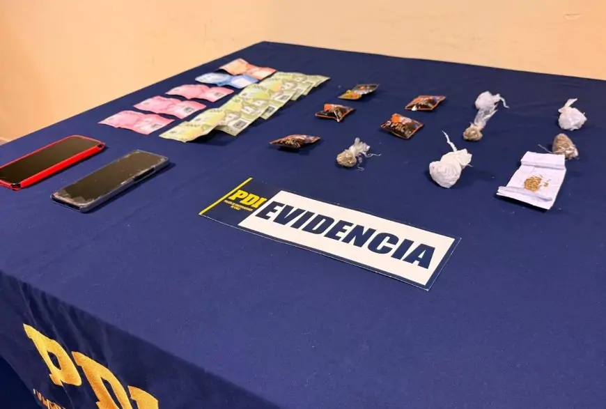 PDI detiene a dos sujetos por vender drogas frente a terminal de buses y colegio en Puerto Montt