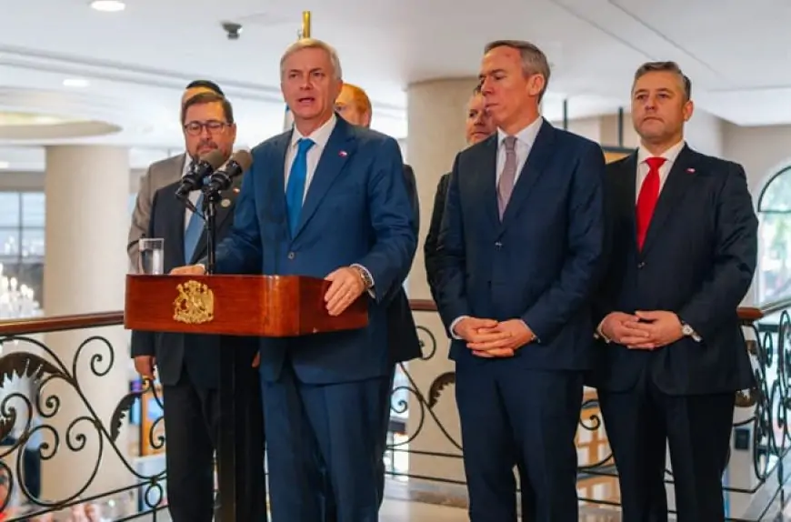 Encuesta Criteria: aprobación de Kast sube a 35% y 42% evalúa negativo manejo de emergencia