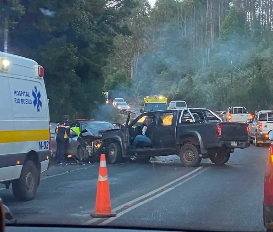 Cinco lesionados tras colisión en Ruta T-206 entre Paillaco y Valdivia