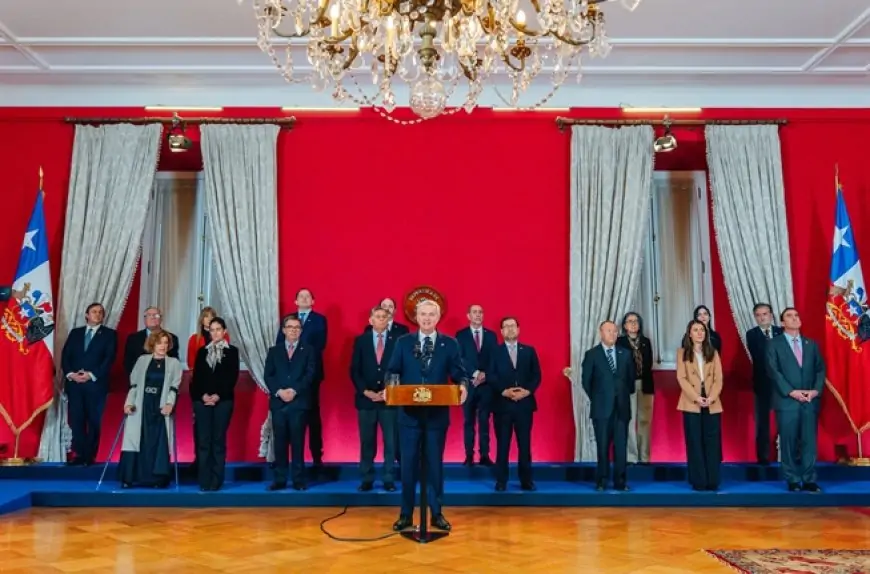 Polémica, descoordinación y alta rotación: los problemas que marcan el gobierno de Kast a cinco meses